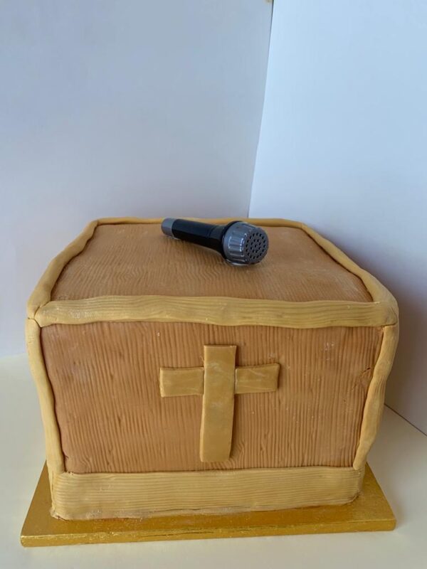 wooden effect church pulpit cake 2